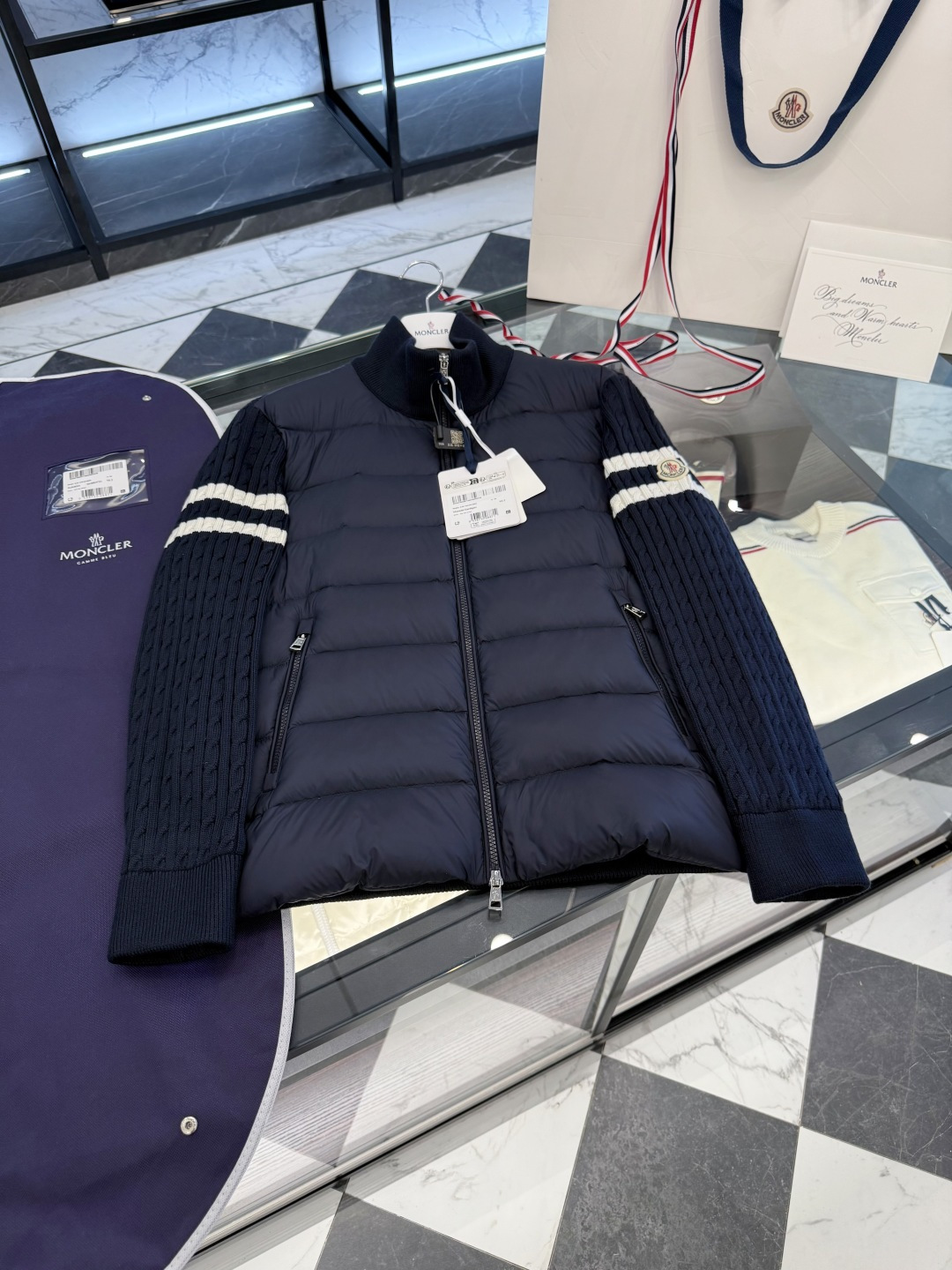 Moncler D00680 Cardigan