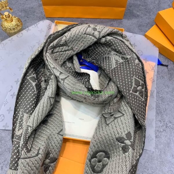 Louis Vuitton Scarf – SCHA1006