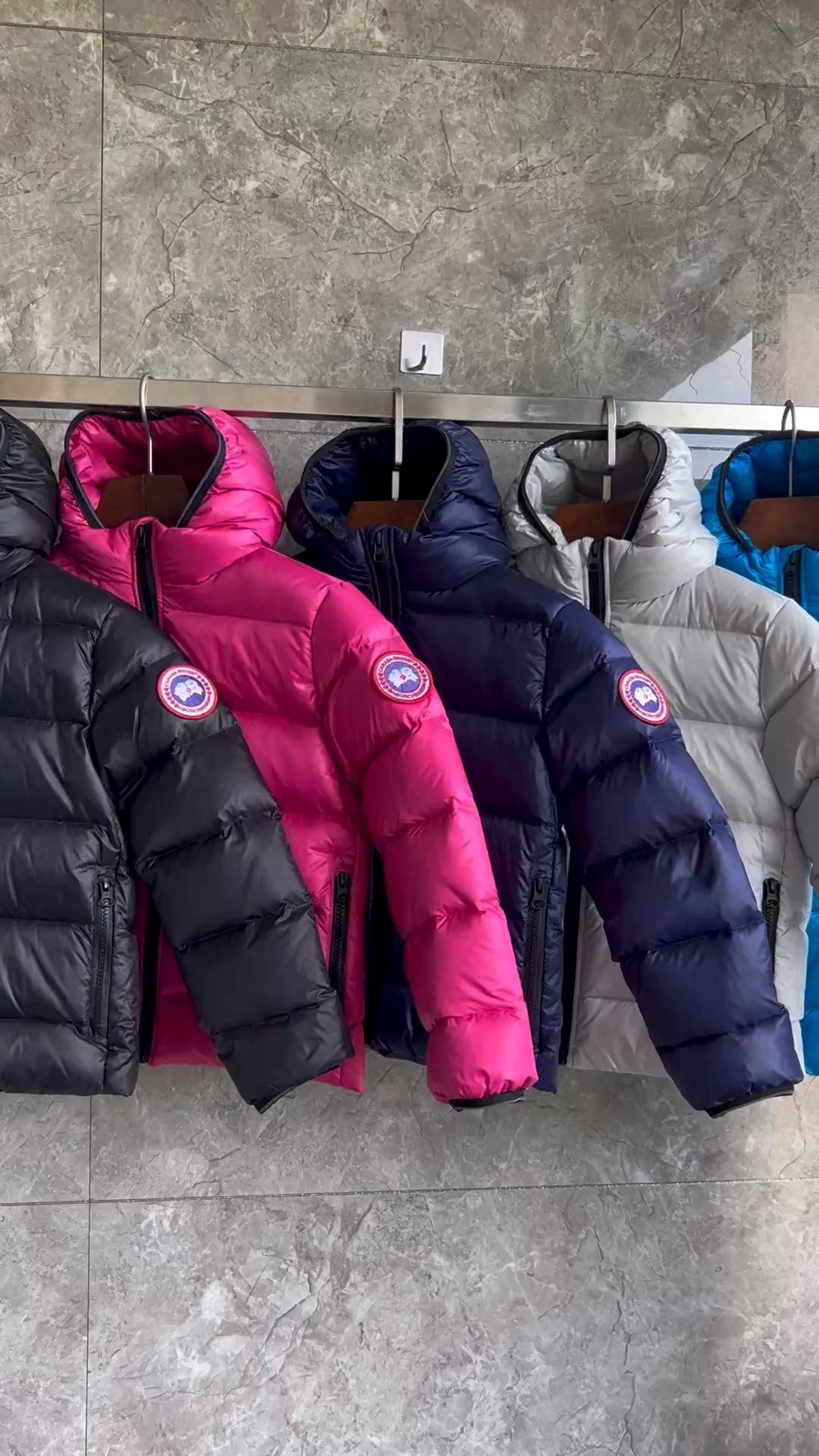 Canada Goose Crofton Down Jacket – TGA-M-AEB717329EA5